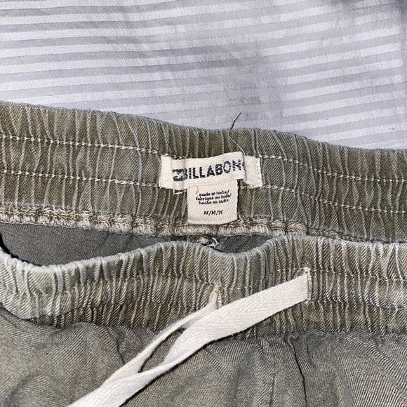 Billabong Green Shorts - Picture 3 of 4